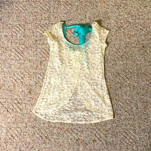 Daytrip lace shirt with open back